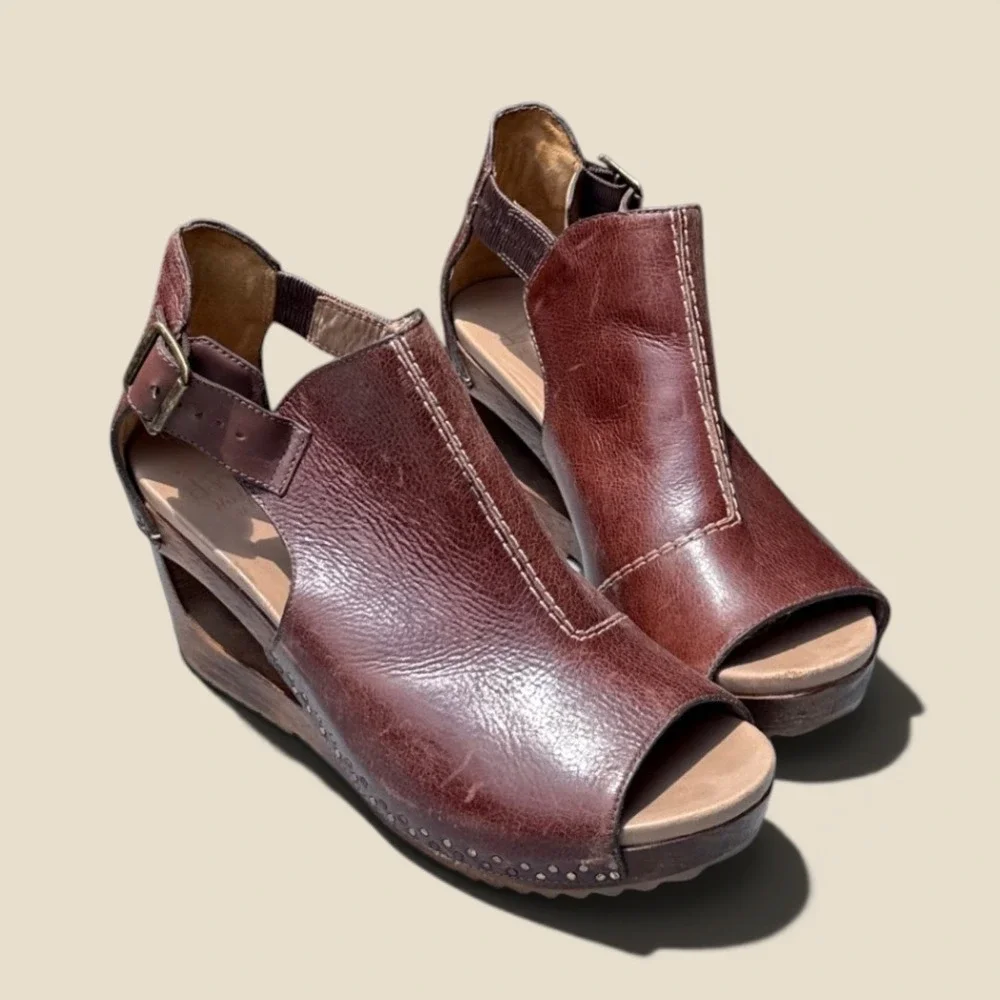 Dansko Limited Edition Sable Leather Wedge Peep-toe Sandal Brown Size 40/9 Chic
